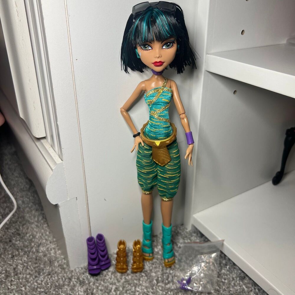 I heart shoes Cleo Monster High